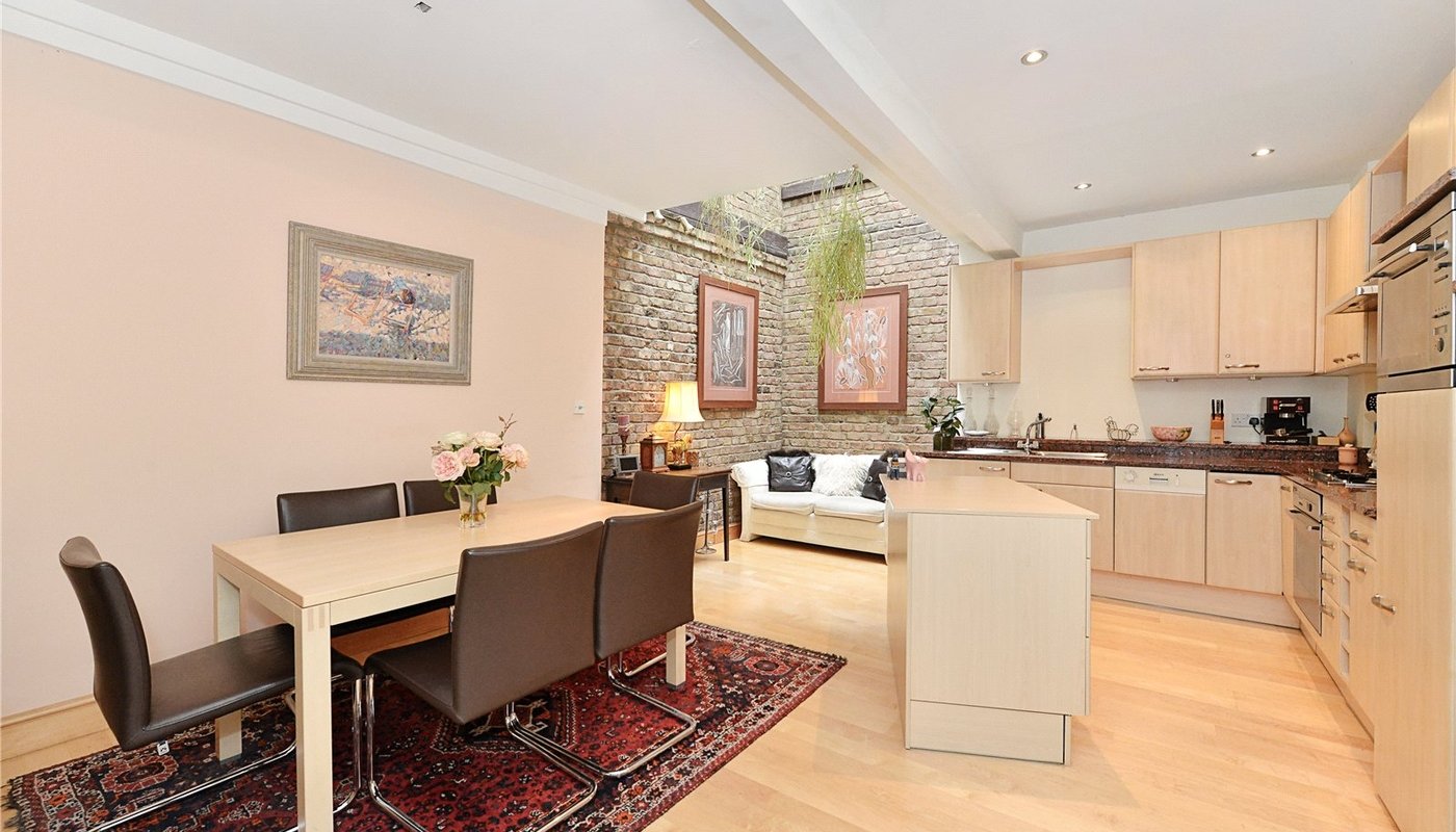 2 bedroom mews in Bathurst Mews, Paddington, London, W2 Lurot Brand