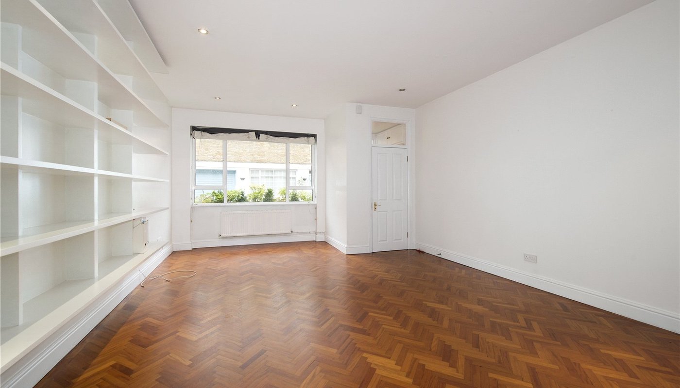 3 bedroom mews in Queens Mews, Bayswater, London, W2 Lurot Brand