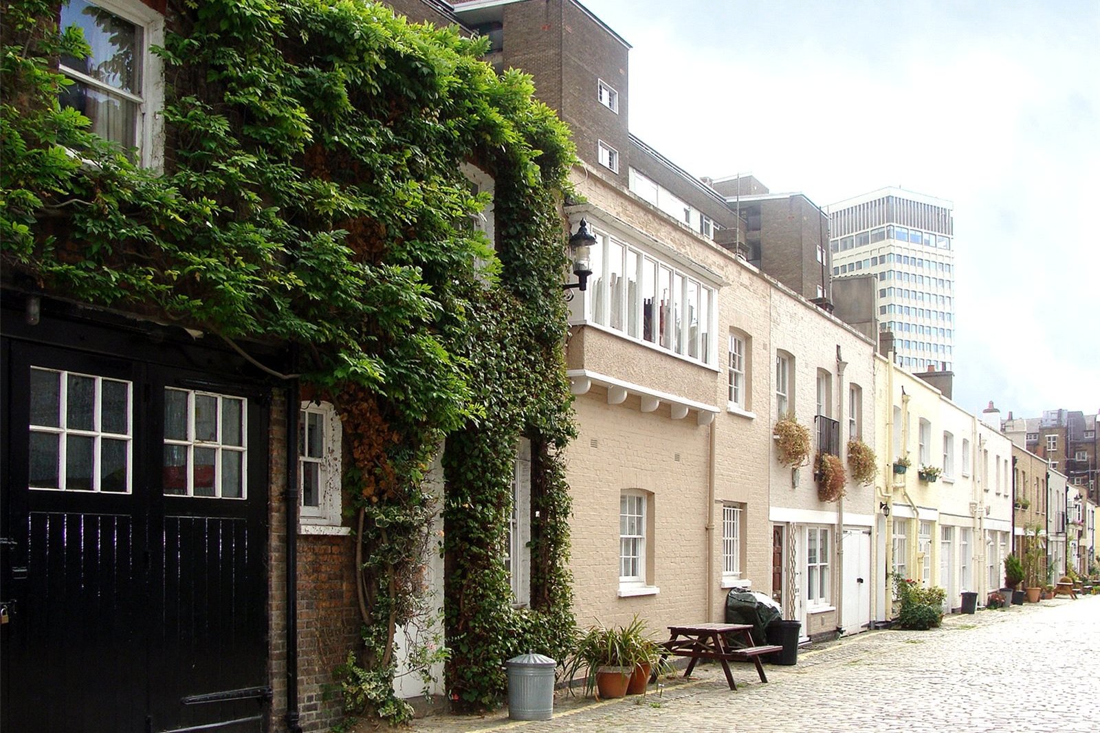 Bathurst Mews, Hyde Park Estate, Bayswater, London, W2 Lurot Brand
