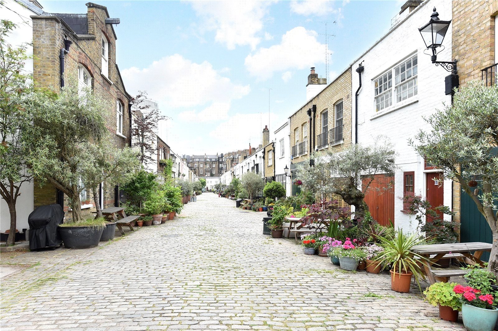 2 bedroom mews in Bathurst Mews, Lancaster Gate, London, W2 Lurot Brand