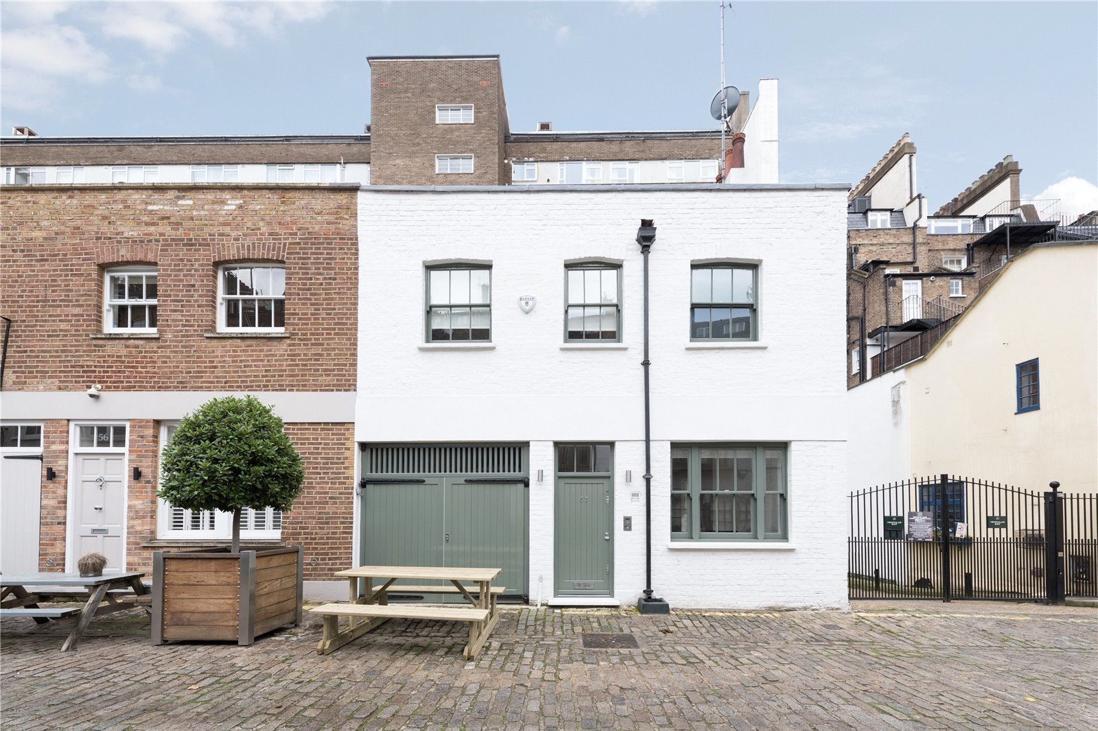 2 bedroom mews in Bathurst Mews, Paddington, London, W2 Lurot Brand