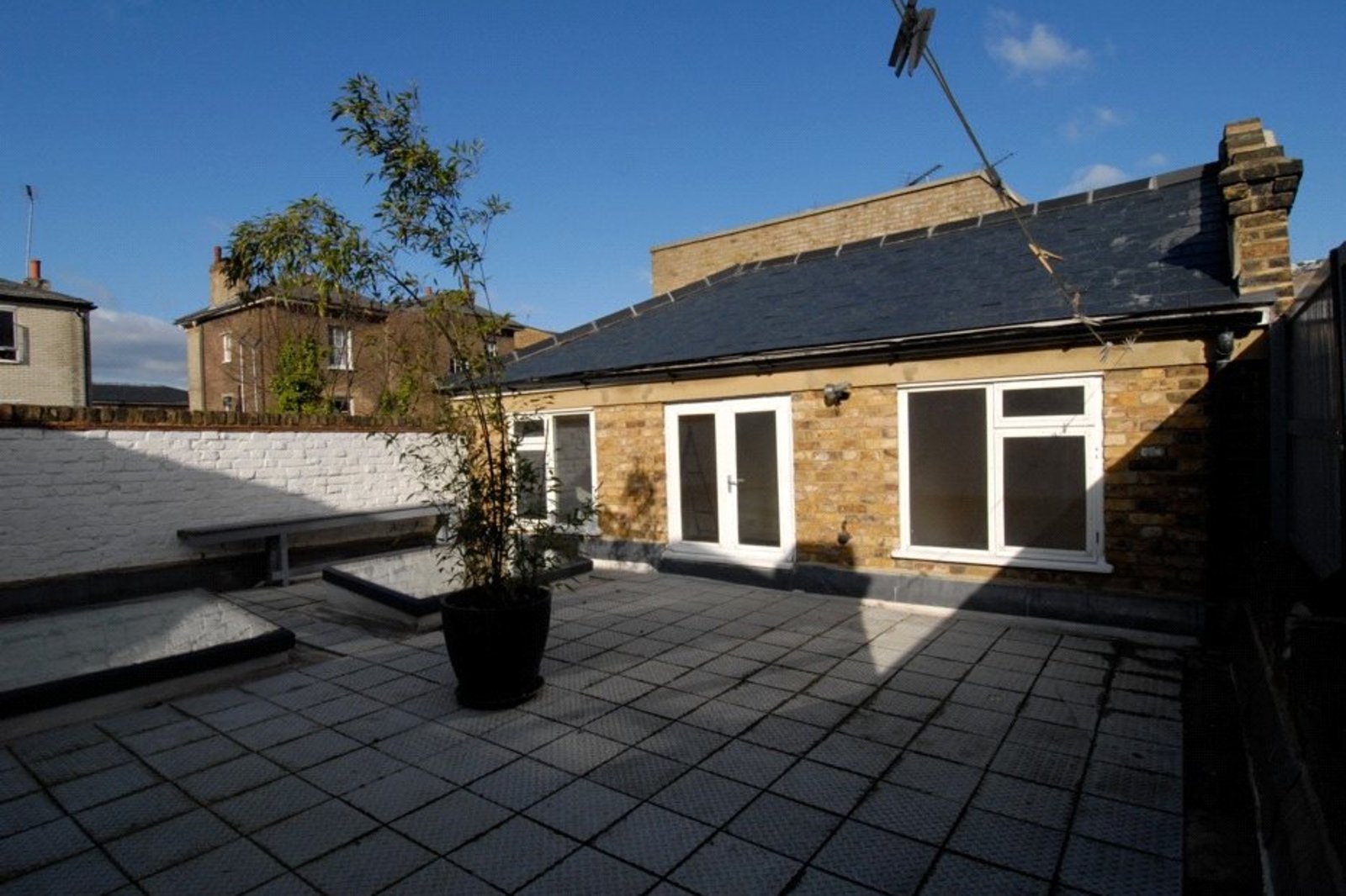 3 bedroom mews in Camden Mews, London, NW1 Lurot Brand