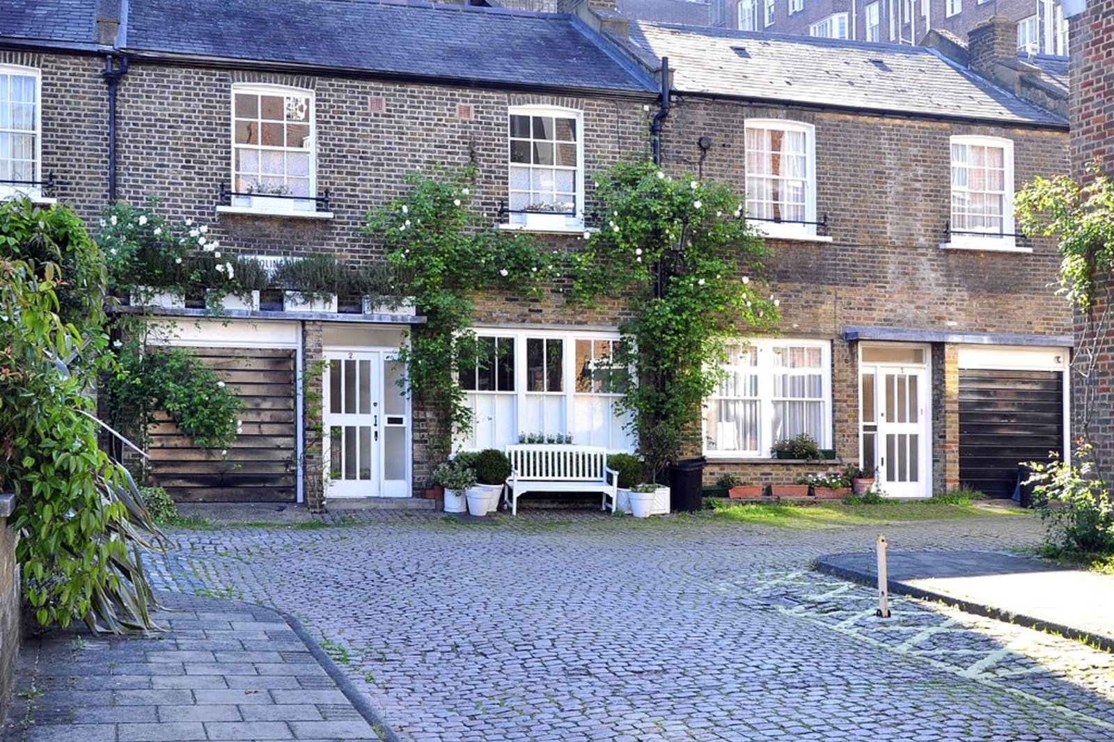 Caroline Place Mews, Bayswater, London, W2 Lurot Brand