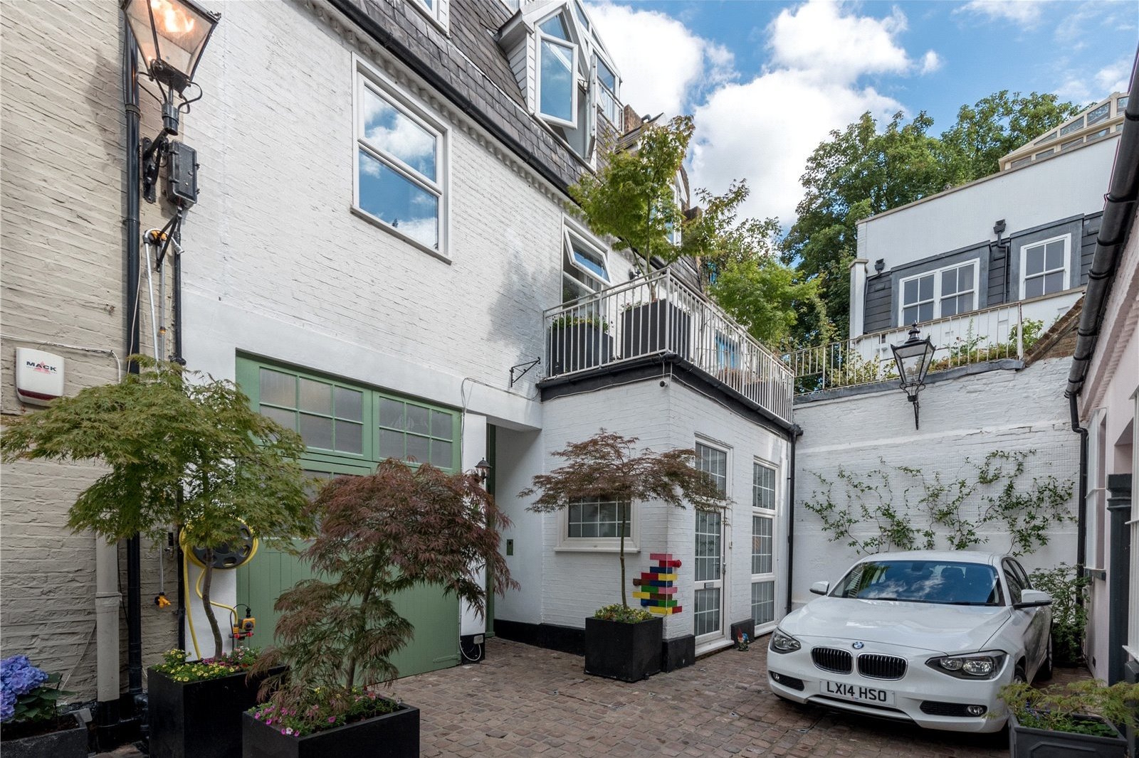 4 bedroom mews in Fulton Mews, Bayswater, London, W2 Lurot Brand