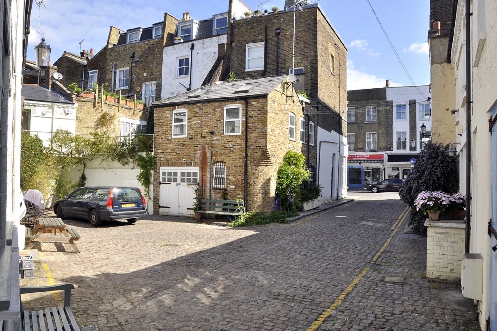 Golborne Mews, Ladbroke Grove, London, W10 | Lurot Brand