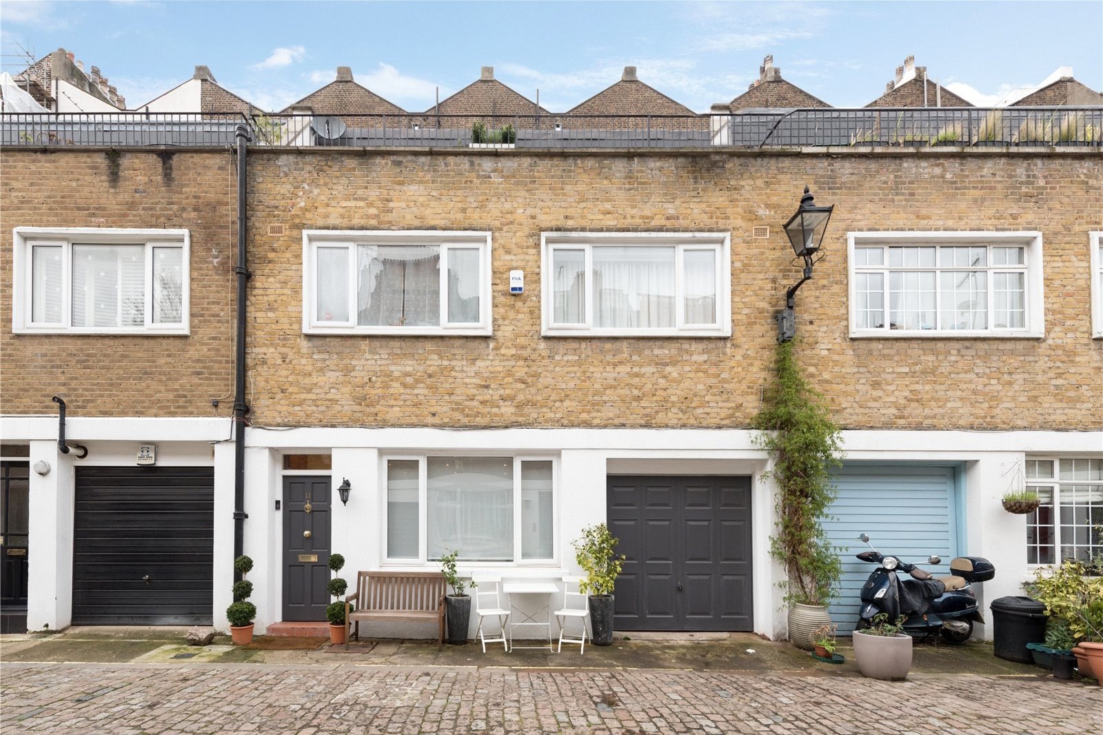 3 bedroom mews Sold in Queens Mews, London, W2 Lurot Brand