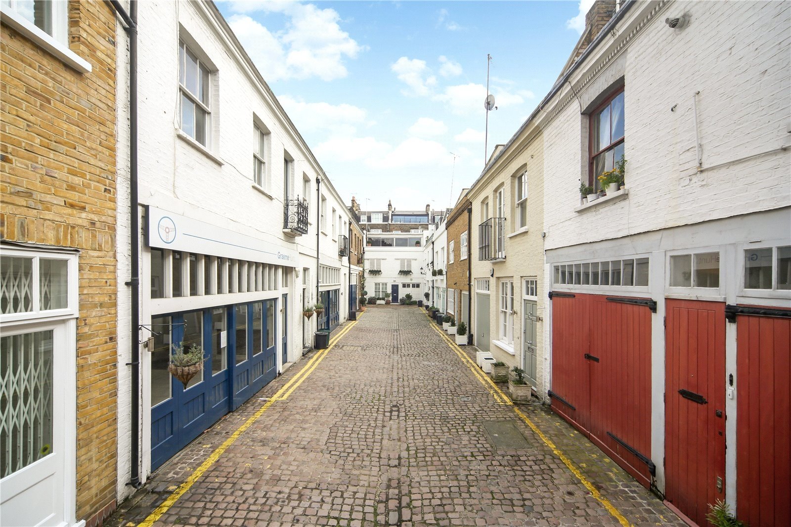 3 bedroom mews Sold in Radley Mews, London, W8 Lurot Brand