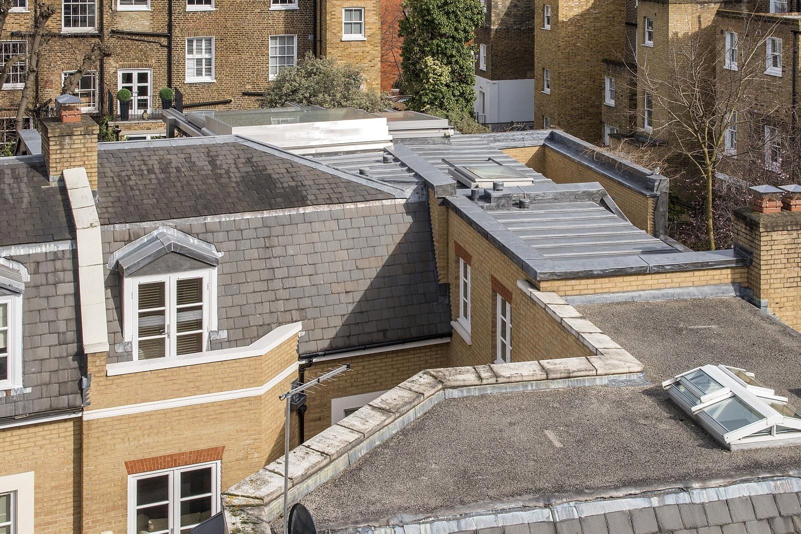 4 bedroom mews house sold in Vantage Place, Kensington