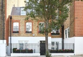 Mews House for sale in Palace Court, London