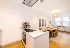 Mews House for sale in Redfield Lane, London