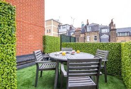 Mews House to rent in Brick Street, Mayfair