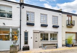 Mews House to rent in Colville Mews, London
