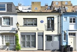 Mews House to rent in Petersham Mews, London
