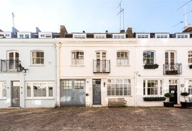 Mews House to rent in Petersham Place