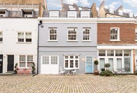 Mews House to rent in Princes Mews