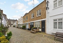 Mews Property to rent in Radnor Mews, London