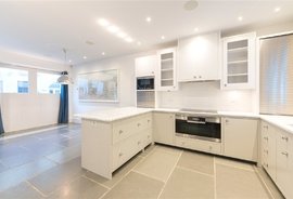Mews House to rent in Roland Way, London
