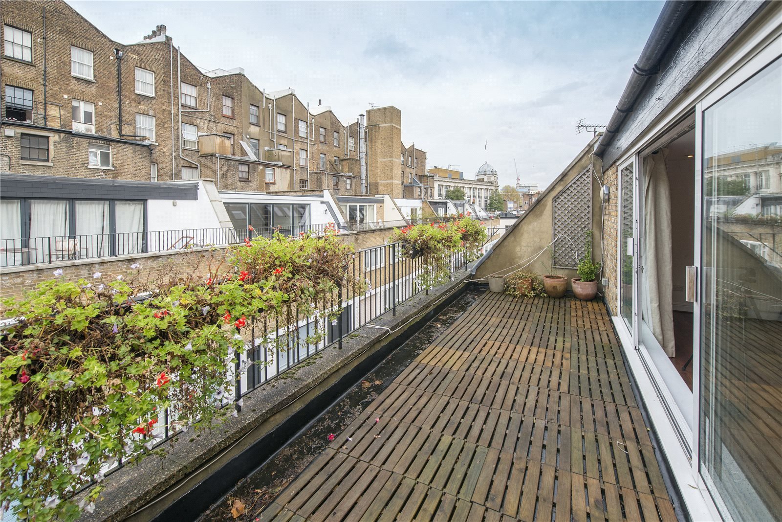 3 bedroom mews in Queens Mews, Bayswater, London, W2 Lurot Brand